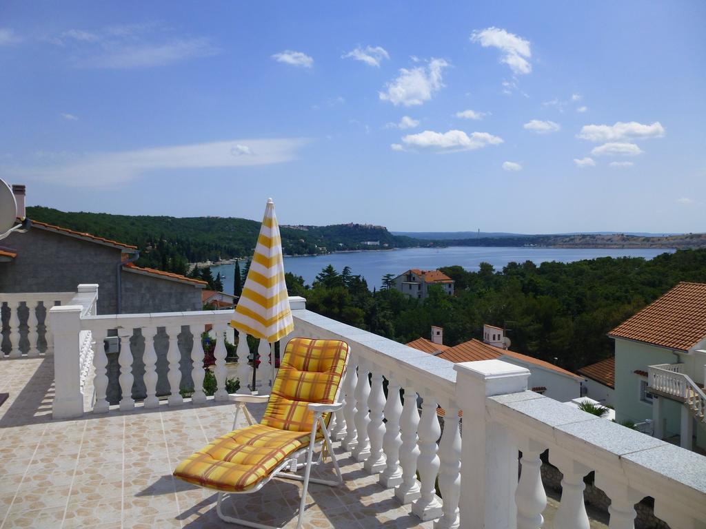Apartments Villa Rosmarin Omišalj Quarto foto